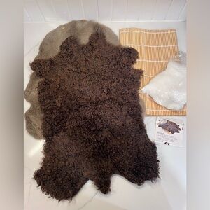 American Girl Kaya’s Bedroll Faux Furs Pillows And Mat. Unused Retired